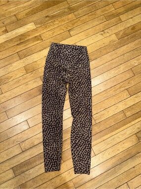 Woman’s Tavi athletic leggings bottoms pants